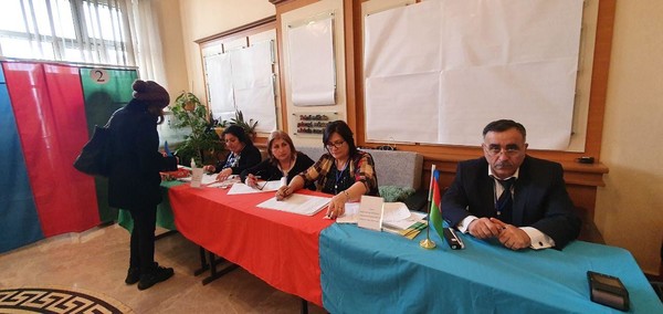 아제르바이잔은 기존 정치인들이 아닌 젊은 지식인들의 후보 참여를 독려했다. 또한 투표의 공정성을 위해 세계 각국 언론을 비롯해 현지 내부인들로 구성된 참관인을 대거 투입했다.
