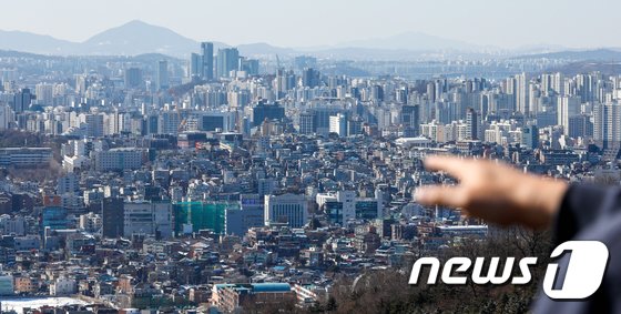 서울 중구 남산에서 바라 본 도심 일대. (출처=뉴스1)