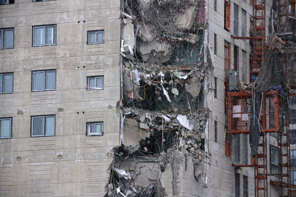 지난 11일 오후 광주시 서구 화정동 아이파크 아파트 신축 현장 외벽 구조물이 붕괴된  모습
