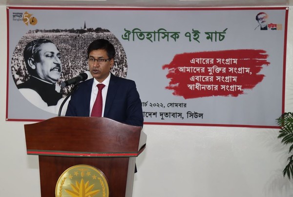 방글라데시 호세인 대사가 연설하고 있다.