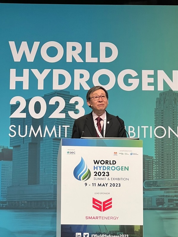   11일 ‘세계 수소 써밋(World Hydrogen 2023 Summit & Exhibition)’에서 문재도 수소융합얼라이언스 회장이 한국세션(South Korea to the World)에서 한국 수소 산업을 홍보하고 있다.