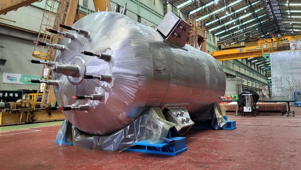  두산에너빌리티가 국제핵융합실험로(ITER) 국제기구에 공급하는 가압기(Pressurizer)의 하부와 측면