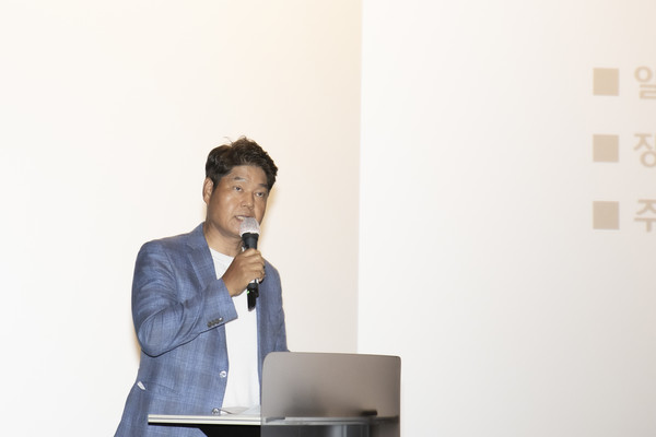 '2023 CGV 영화산업 미디어포럼'에서 인사말하는 CJ CGV 허민회 대표